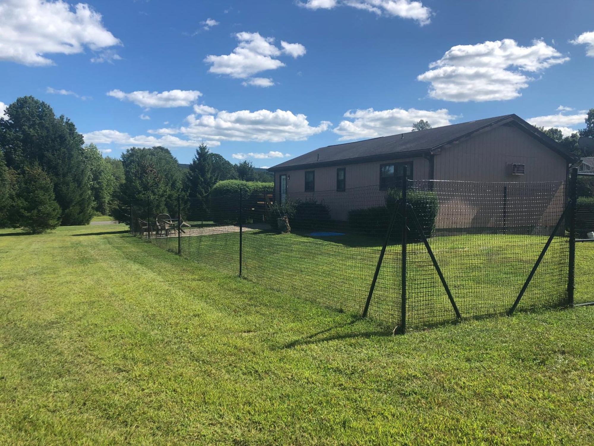 Fenced Yard Chalets From Good Dog Vacations At Big Valley Resort Sciota Exterior photo