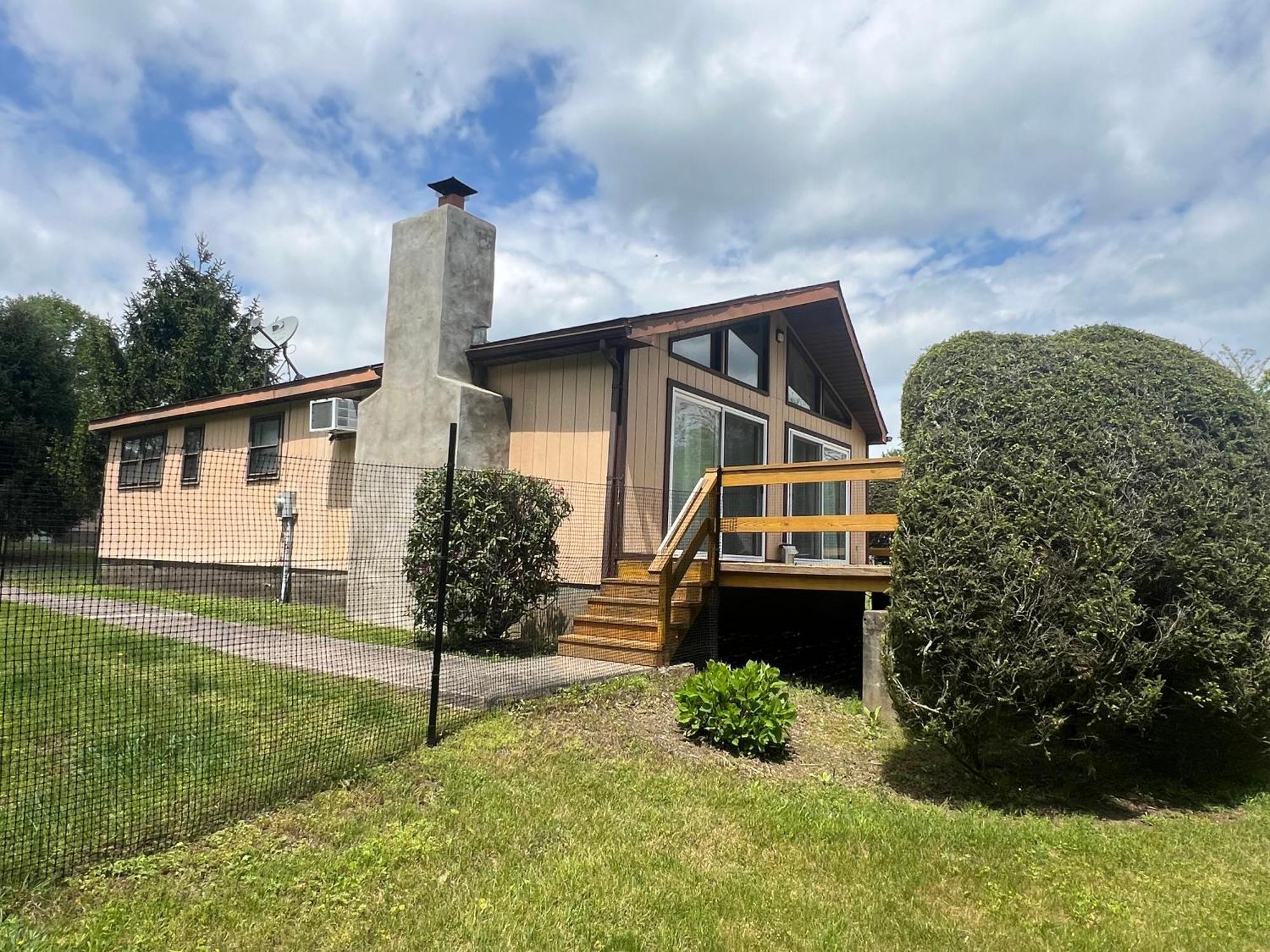 Fenced Yard Chalets From Good Dog Vacations At Big Valley Resort Sciota Exterior photo